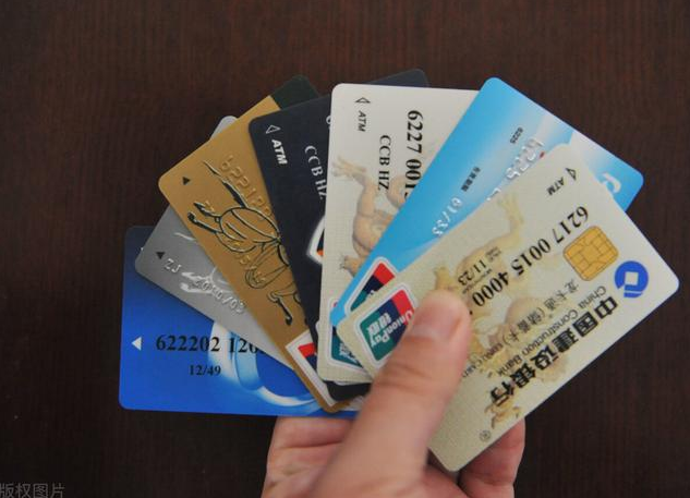 嘉联世界小班|刷卡五种愚蠢的方法，分分钟破坏你的信用卡！